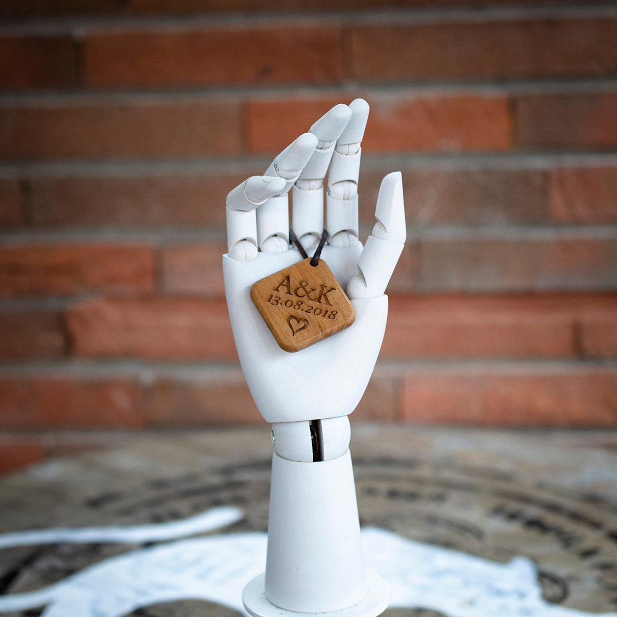 Schlüsselanhänger Holz hand