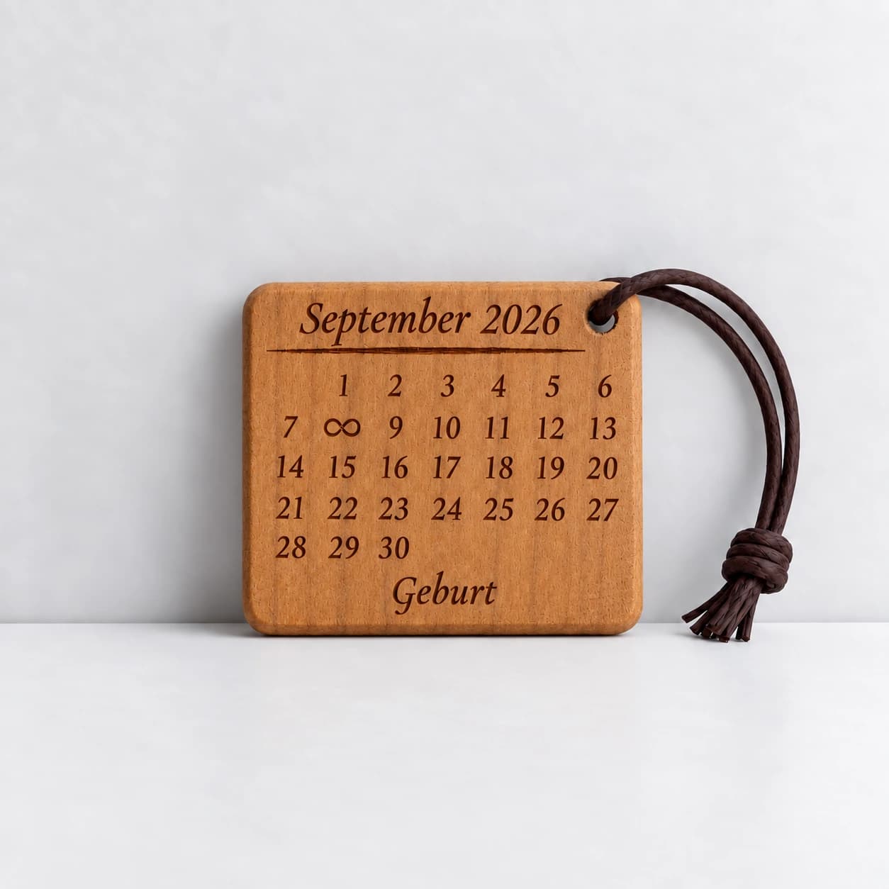 Kalender-Schlüsselanhänger mit Unendlichkeitszeichen zur Geburt, Taufe & Einschulung – Produktansicht, Beispiel 08.09.2026