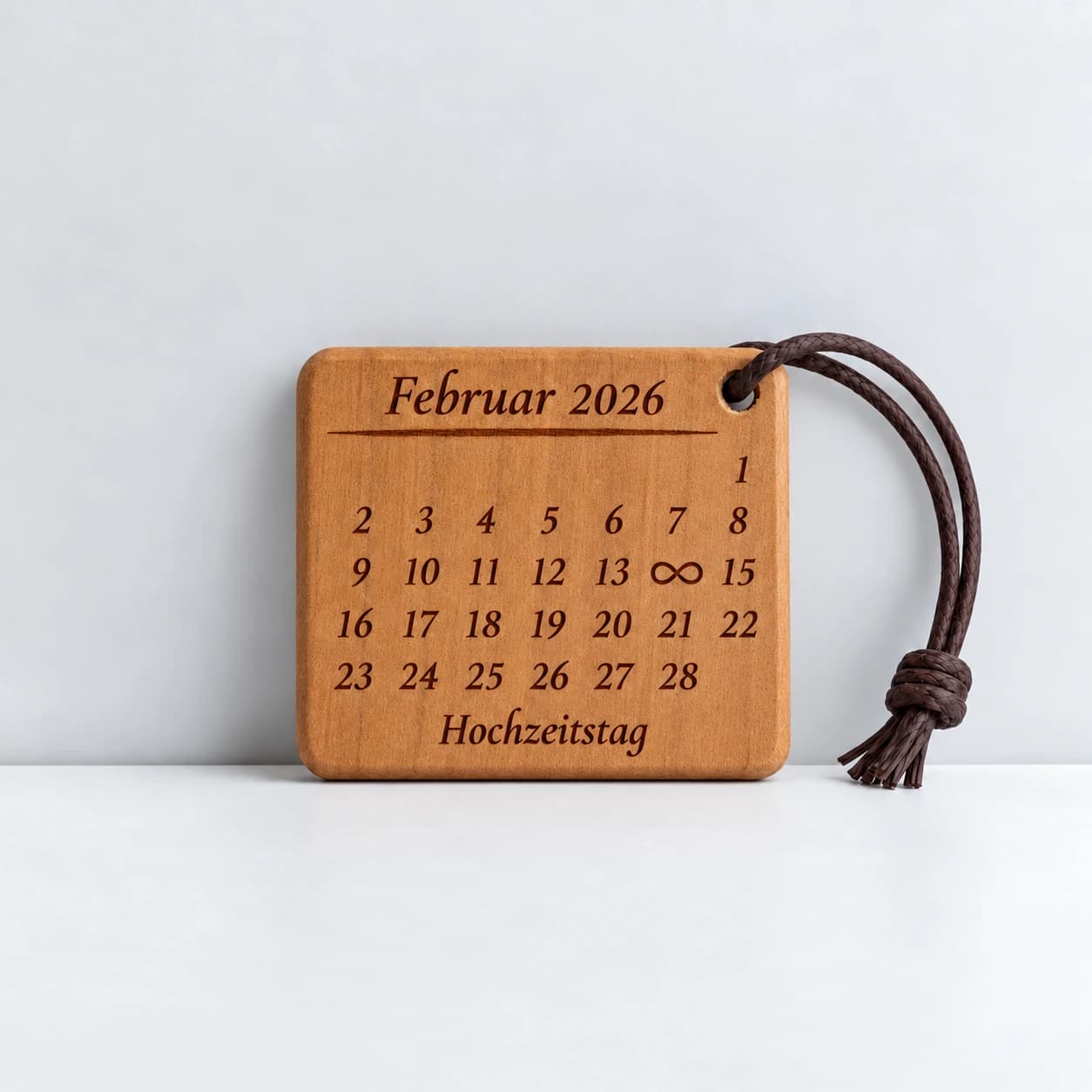 Kalender-Schlüsselanhänger mit Unendlichkeitszeichen zur Hochzeit & zum Jahrestag – Produktansicht, Beispiel 14.02.2026