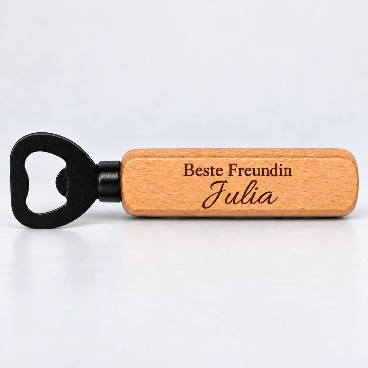 Personalisierter Holz-Flaschenöffner mit Gravur – Für die beste Freundin – Nahaufnahme