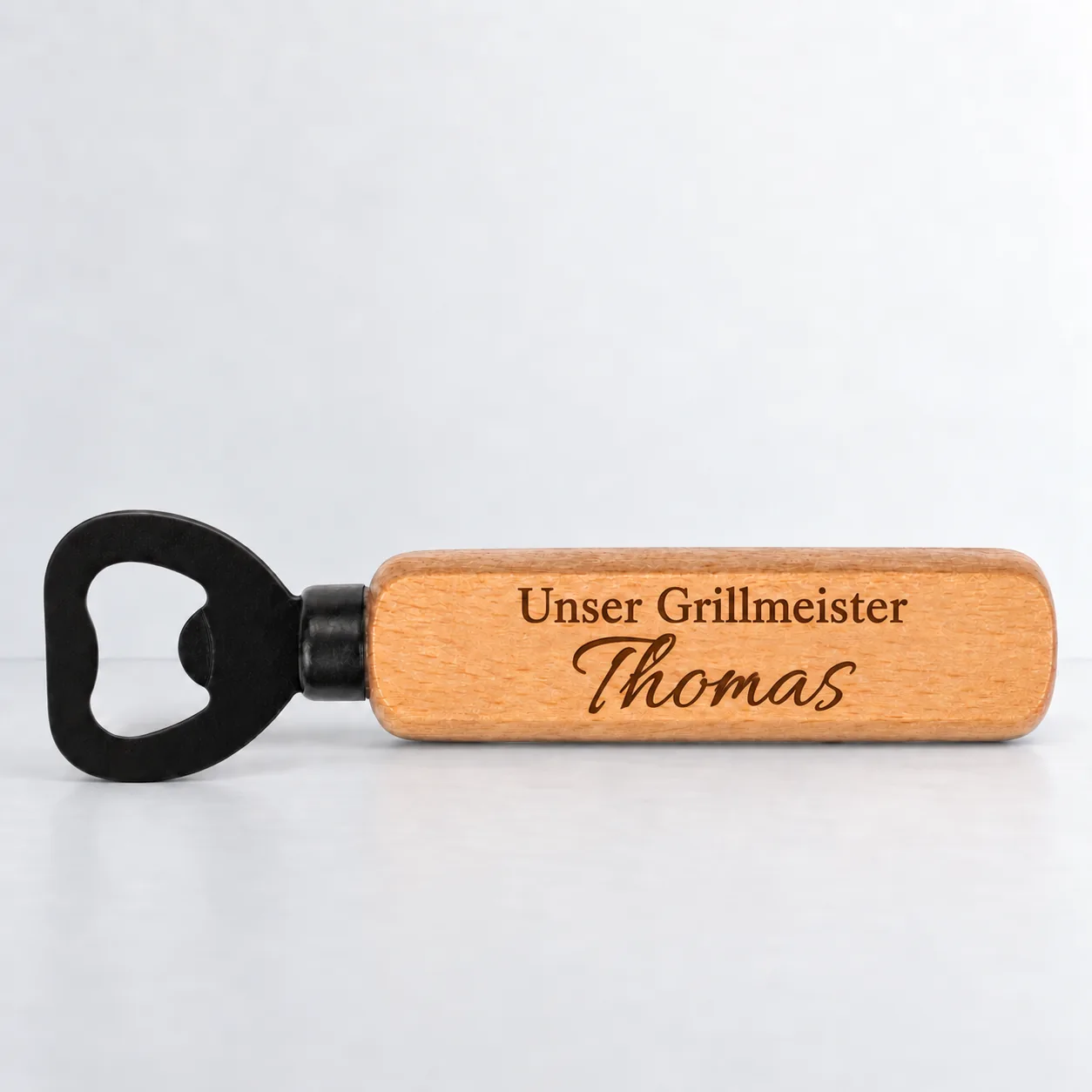 Personalisierter Holz-Flaschenöffner mit Gravur – Für den Grillmeister – Produktansicht