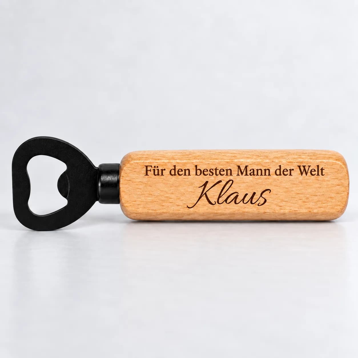 Personalisierter Holz-Flaschenöffner mit Gravur – Für den besten Mann – Nahaufnahme