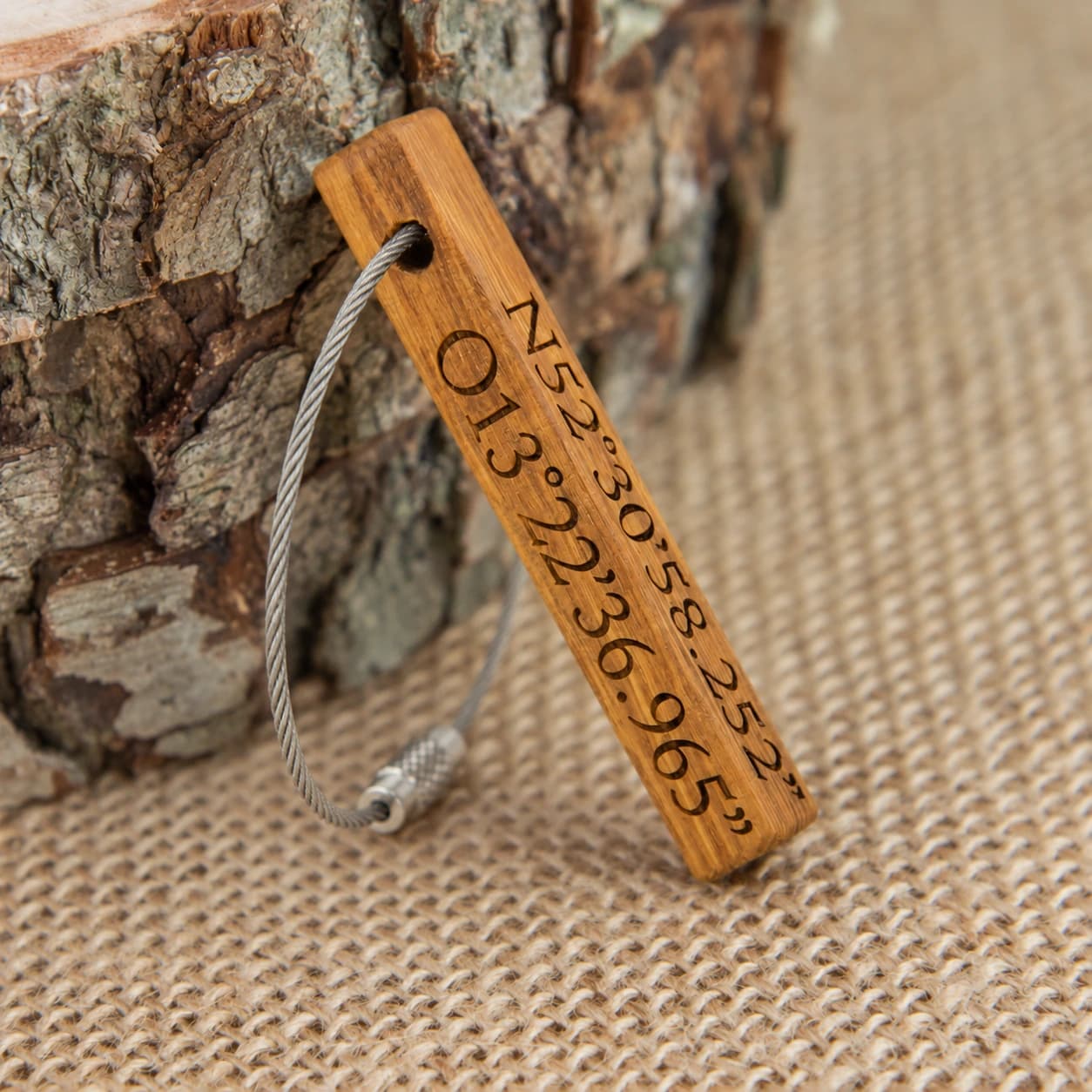 Holz Schlüsselanhänger Stift – Vorderansicht mit sichtbarer Holzmaserung