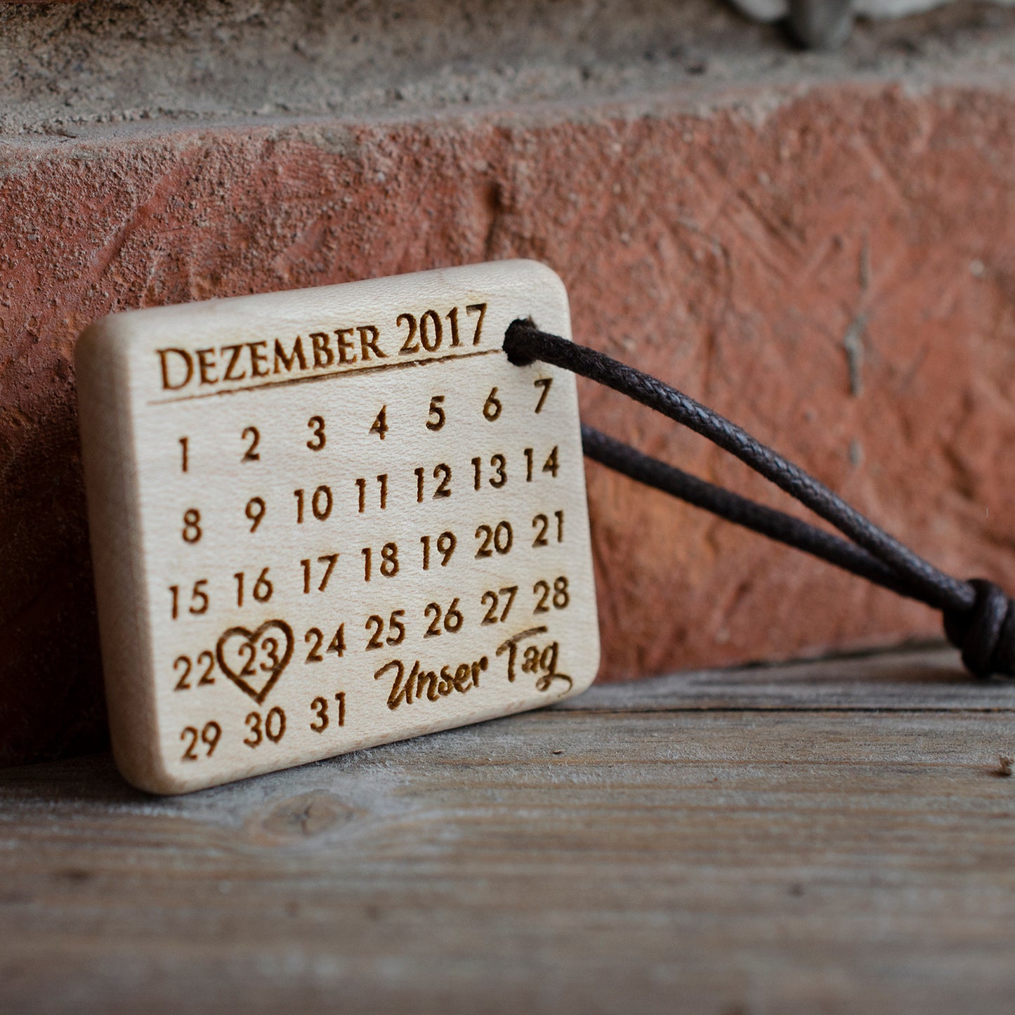 Kalender Holz Schlüsselanhänger Gravur AHORN