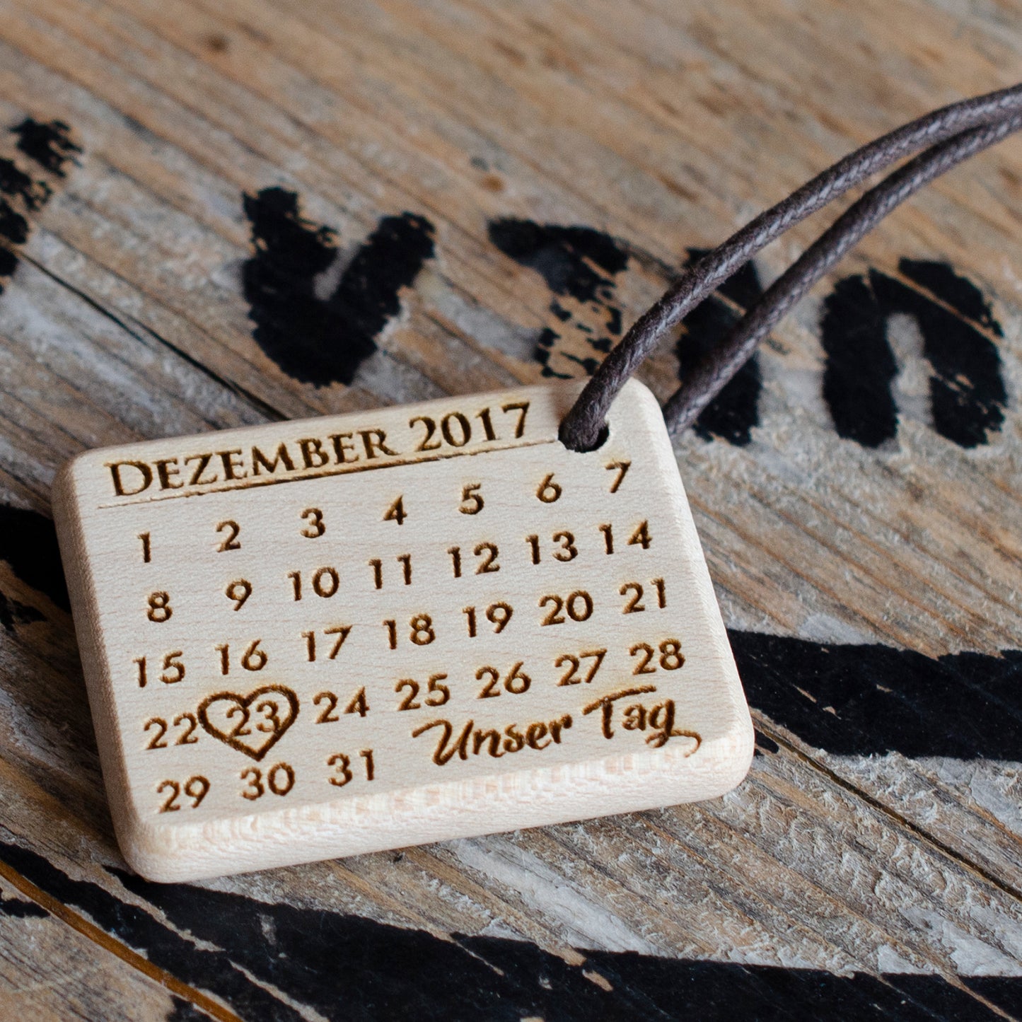 Kalender Holz Schlüsselanhänger Gravur AHORN