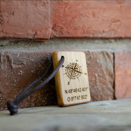 Koordinaten Holz Schlüsselanhänger Gravur